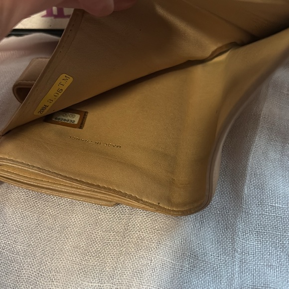 CHANEL CC Logo cream Caviar Skin Bifold Wallet - Picture 11 of 11